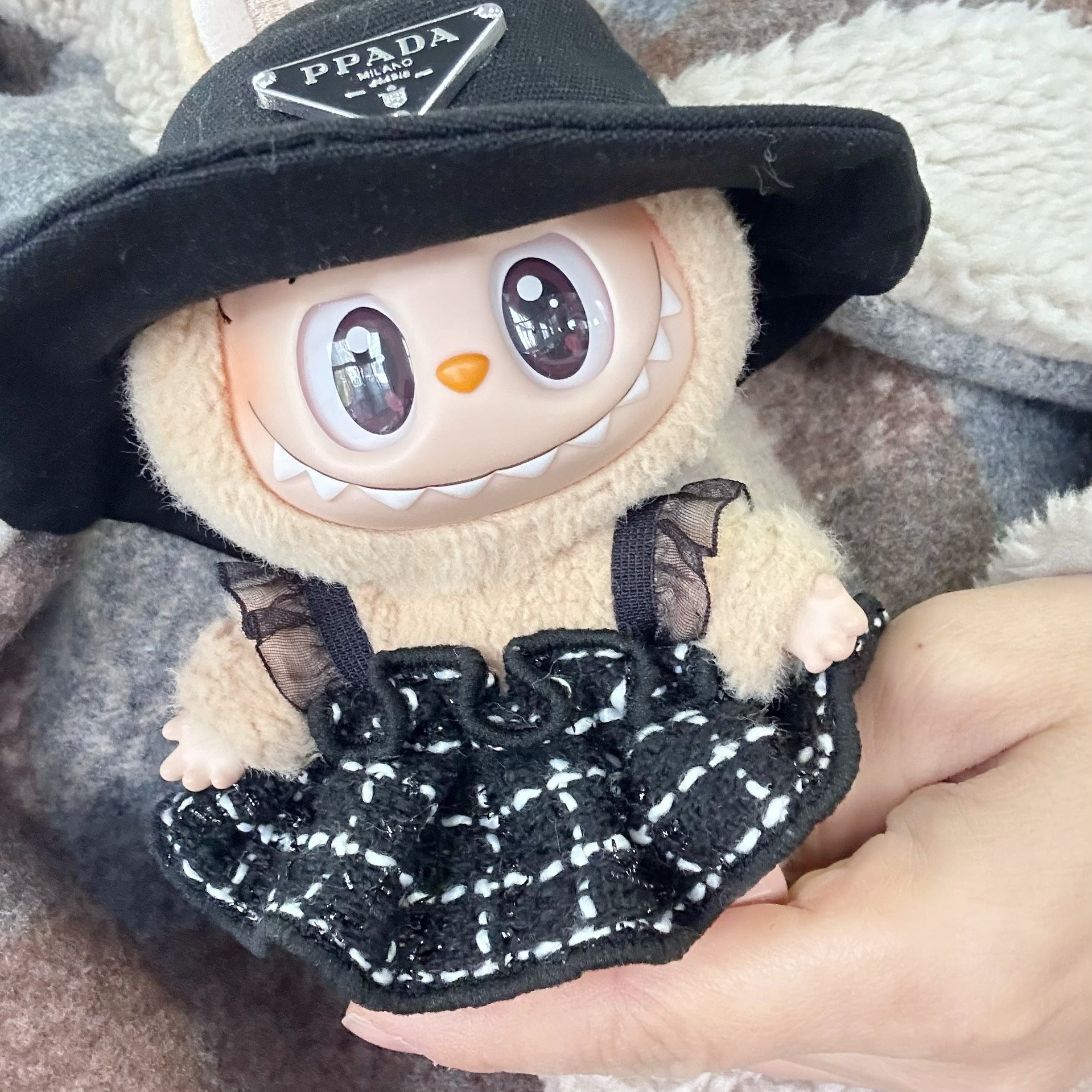 Only clothes] the first and second generation of labubu doll clothes pendant LABUBU wear for simple fragrant style skirt hat suit