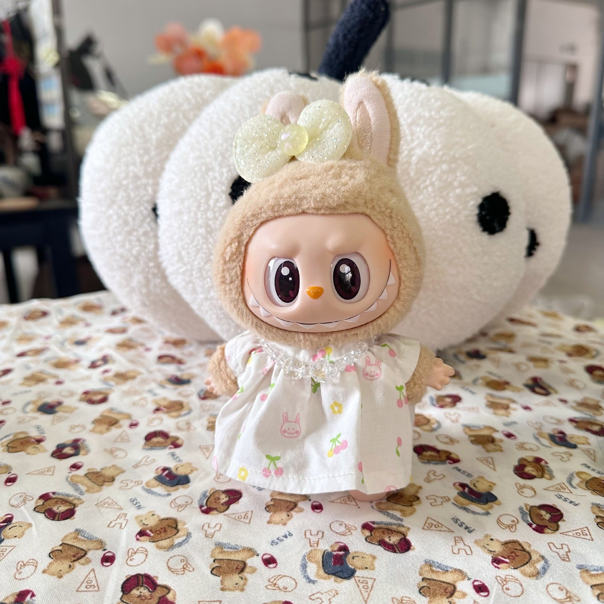 Macaro One and Two Generation LABUBU Vinyl Pendant Rab Cloth Sit Pie Clothes Spring Princess Dress Necklace suit