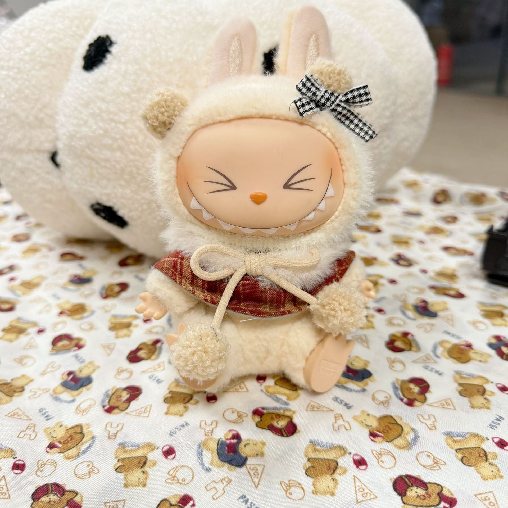 Blind Box Labubu Sit Party Doll Coat The First and Second Generation LABUBU Wear Cloak for Cloak and Cloak for Lady