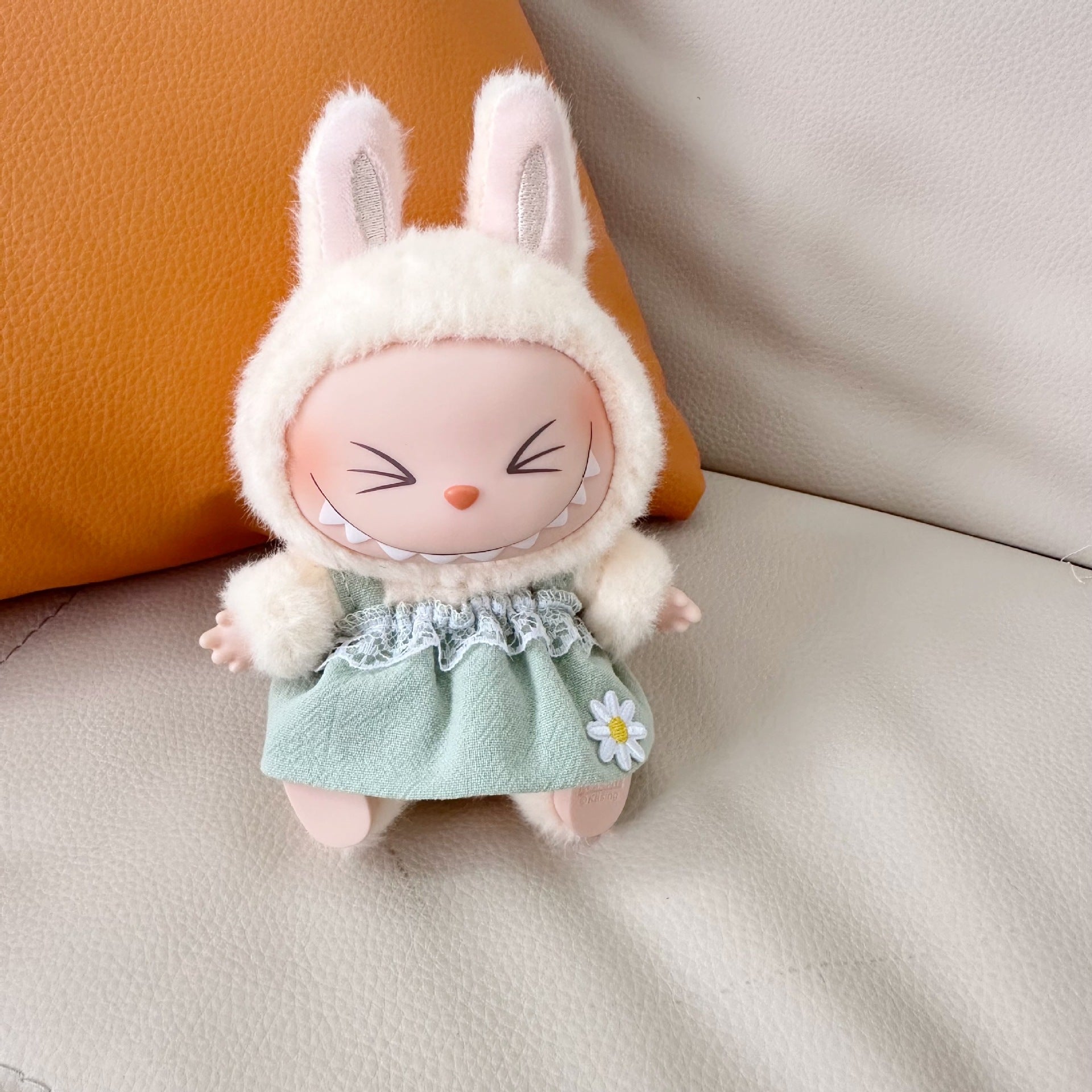 Only clothes] second generation blind box Labubu clothes key chain pull cloth sit party doll yellow love skirt