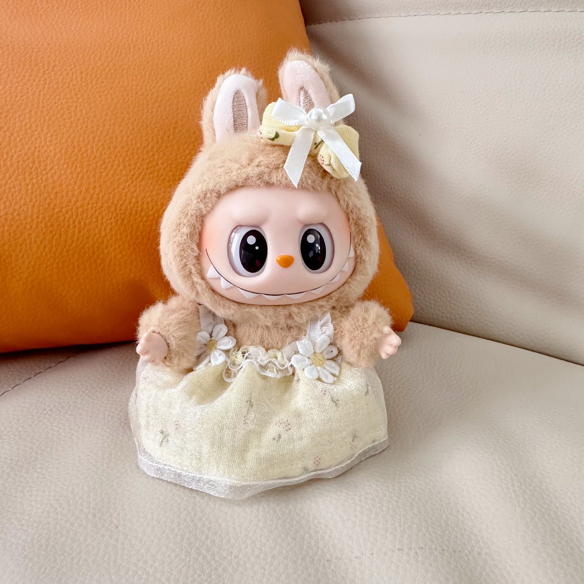 Only clothes] second generation blind box Labubu clothes key chain pull cloth sit party doll yellow love skirt
