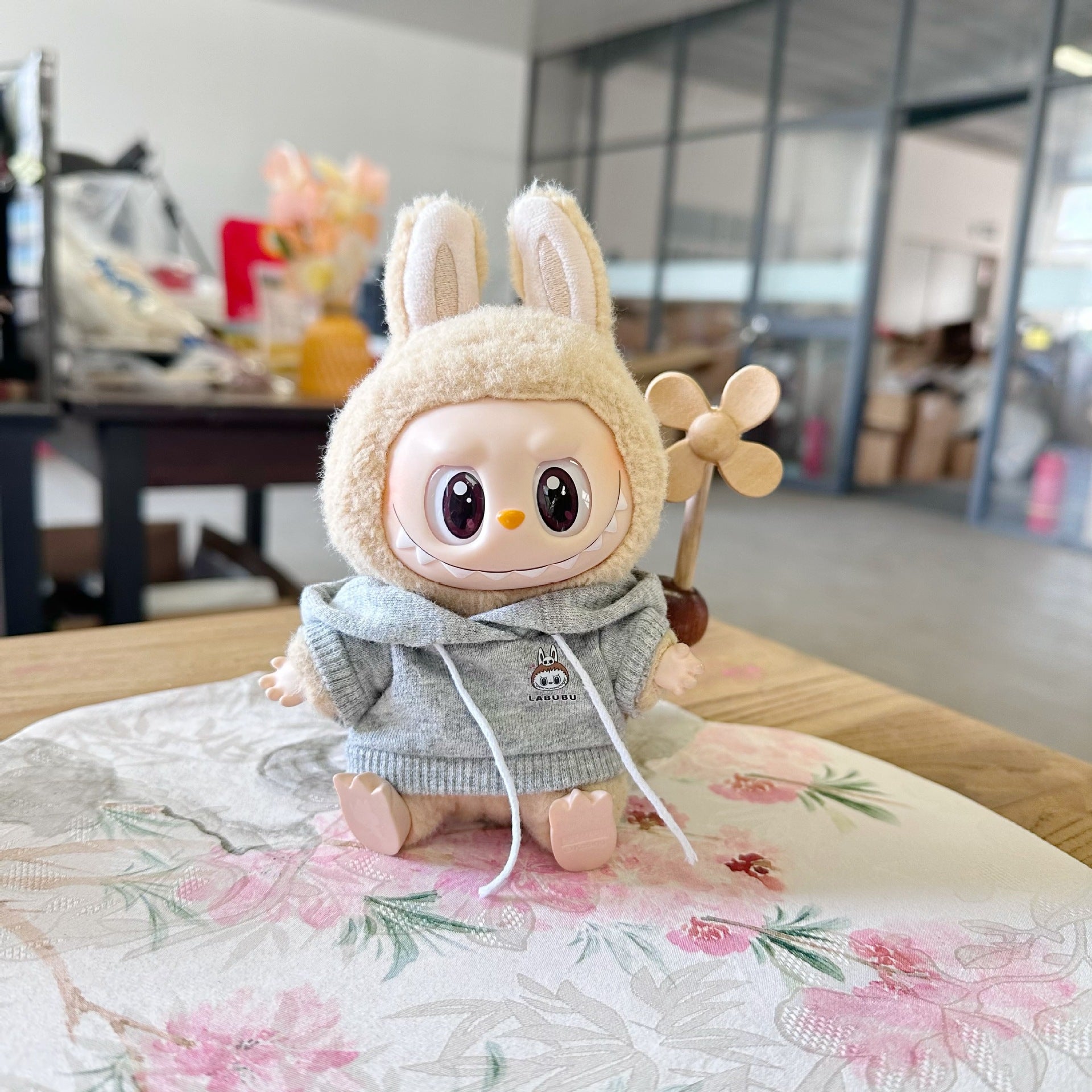 Only clothes] the first and second generation of blind box pull cloth clothes pendant LABUBU for high quality hooded sweater pants
