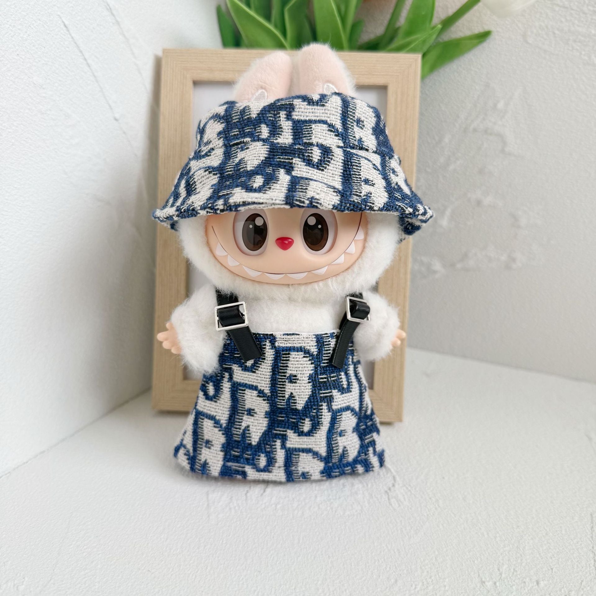Clothes Only] Pendant LABUBU Doll Doll Coat One or Two Generation Rab Doll Wits Blue Sea Hat and Suspenders