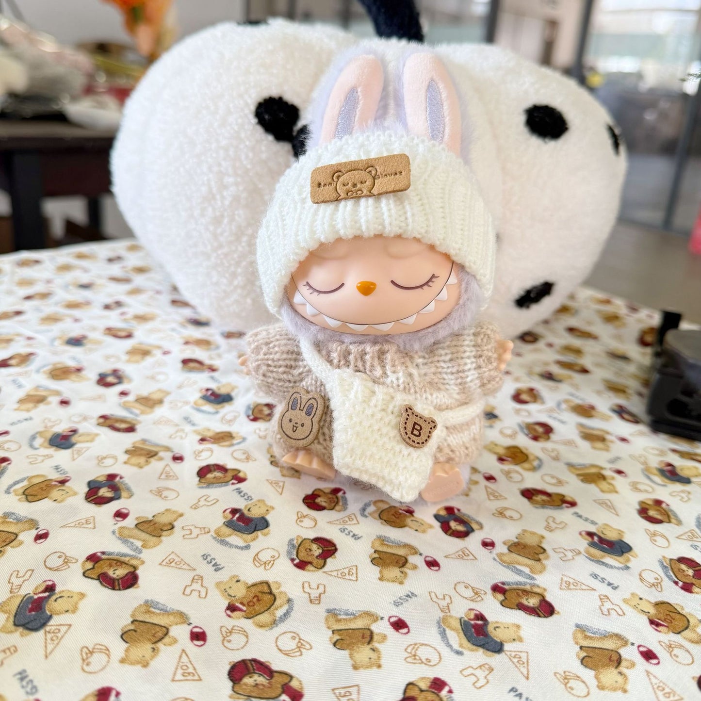 The first and second generation of blind box cloth clothes sweater hat backpack DIY with LABUBU sit party doll clothes