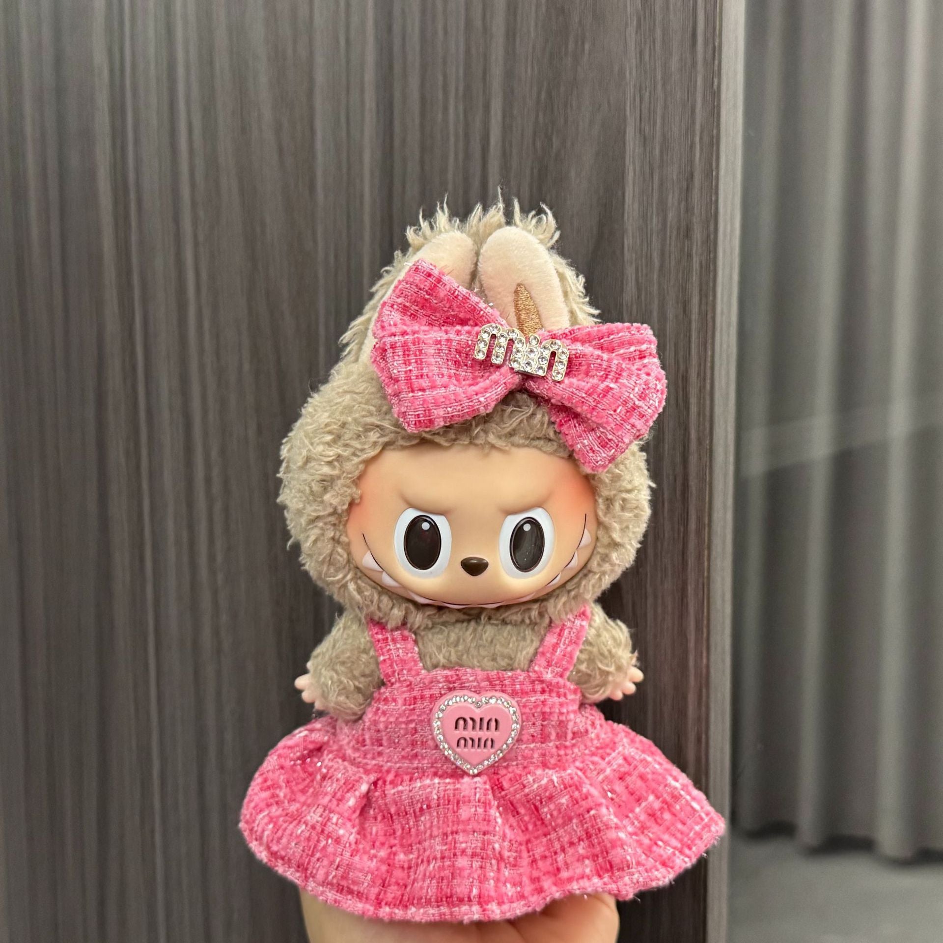 Wholesale labubu doll 17cm pendant one or two generation vinyl plush doll with suit for clothes