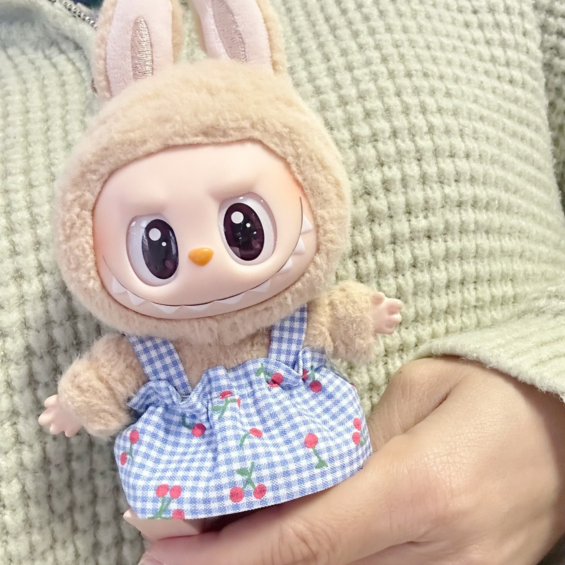 Clothes Only] LABUBU Sit Party Series Doll Doll Coat First and Second Generation Rab Cloth Houndstooth Dress