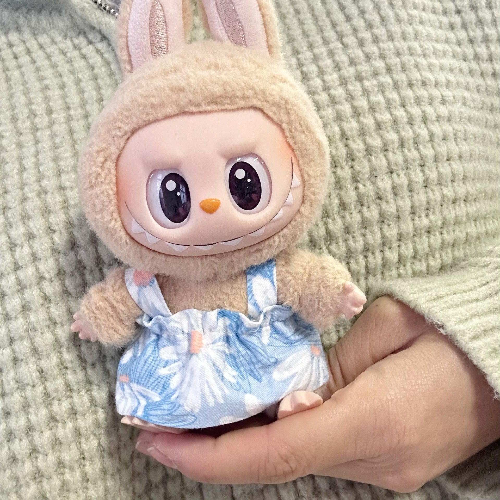 Clothes Only] LABUBU Sit Party Series Doll Doll Coat First and Second Generation Rab Cloth Houndstooth Dress