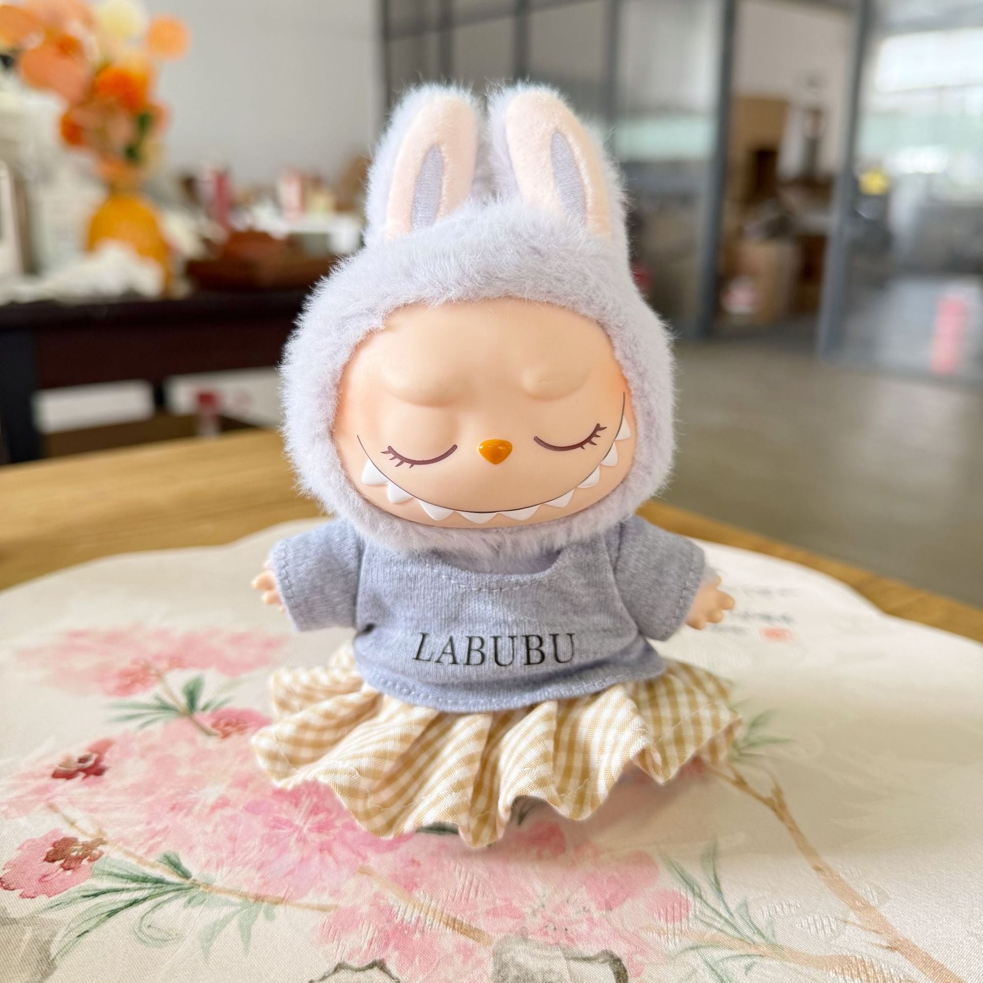 The first and second generation pendant labubu sit party clothes spring T-shirt plaid skirt suit generation LABUBU