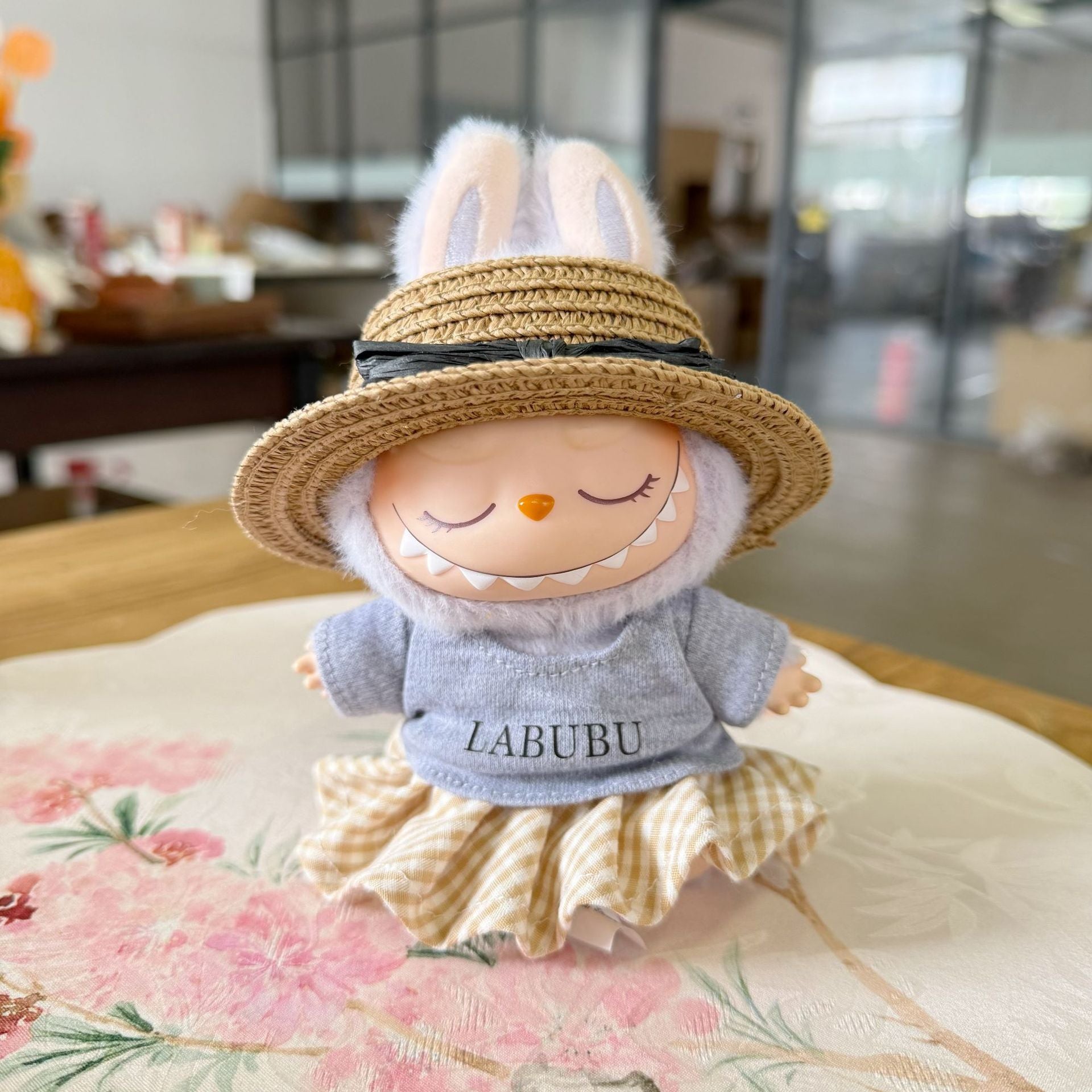 The first and second generation pendant labubu sit party clothes spring T-shirt plaid skirt suit generation LABUBU