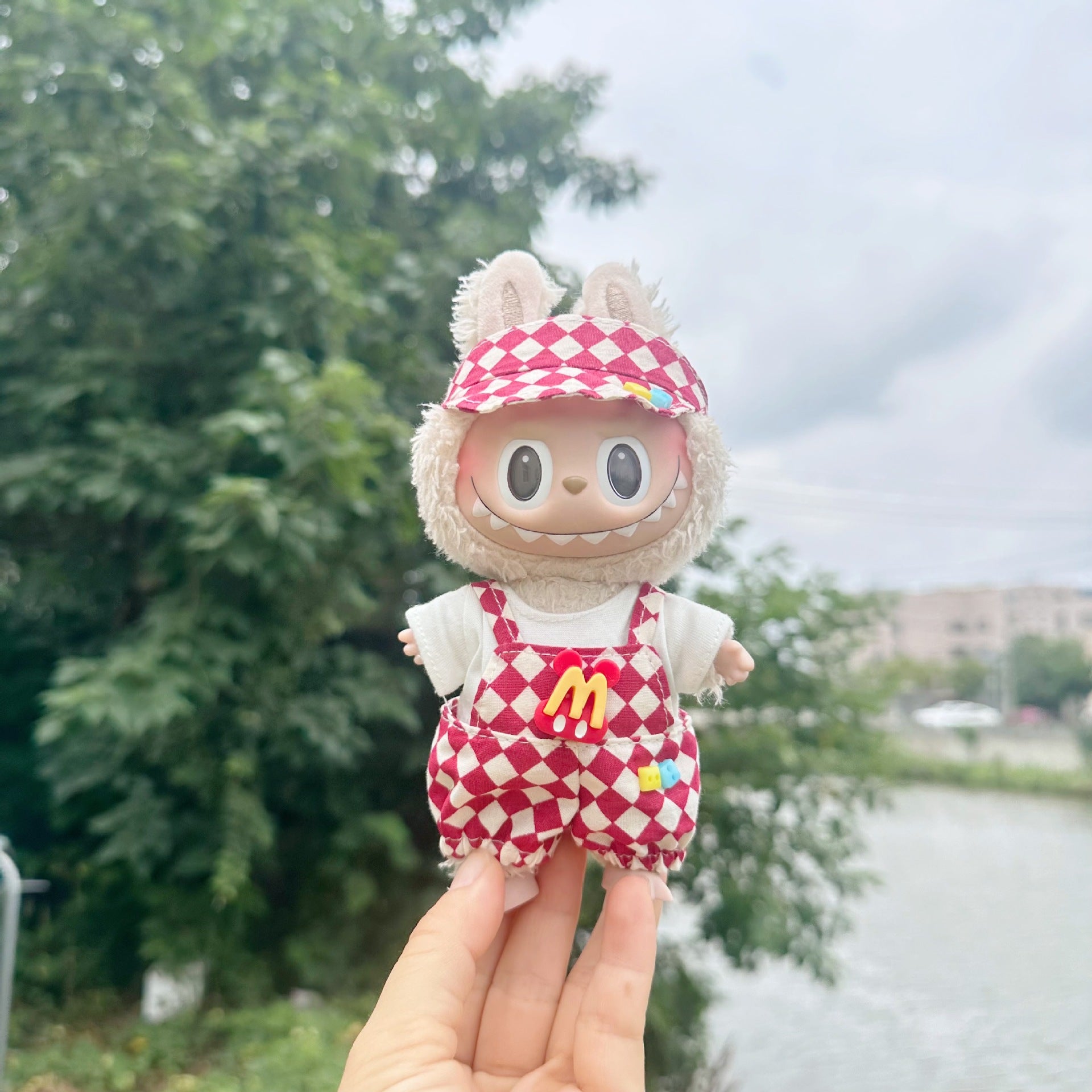 Only clothes] 17CM pendant cloth cloth clothes blind box LABUBU doll diamond lattice suspenders suit new product