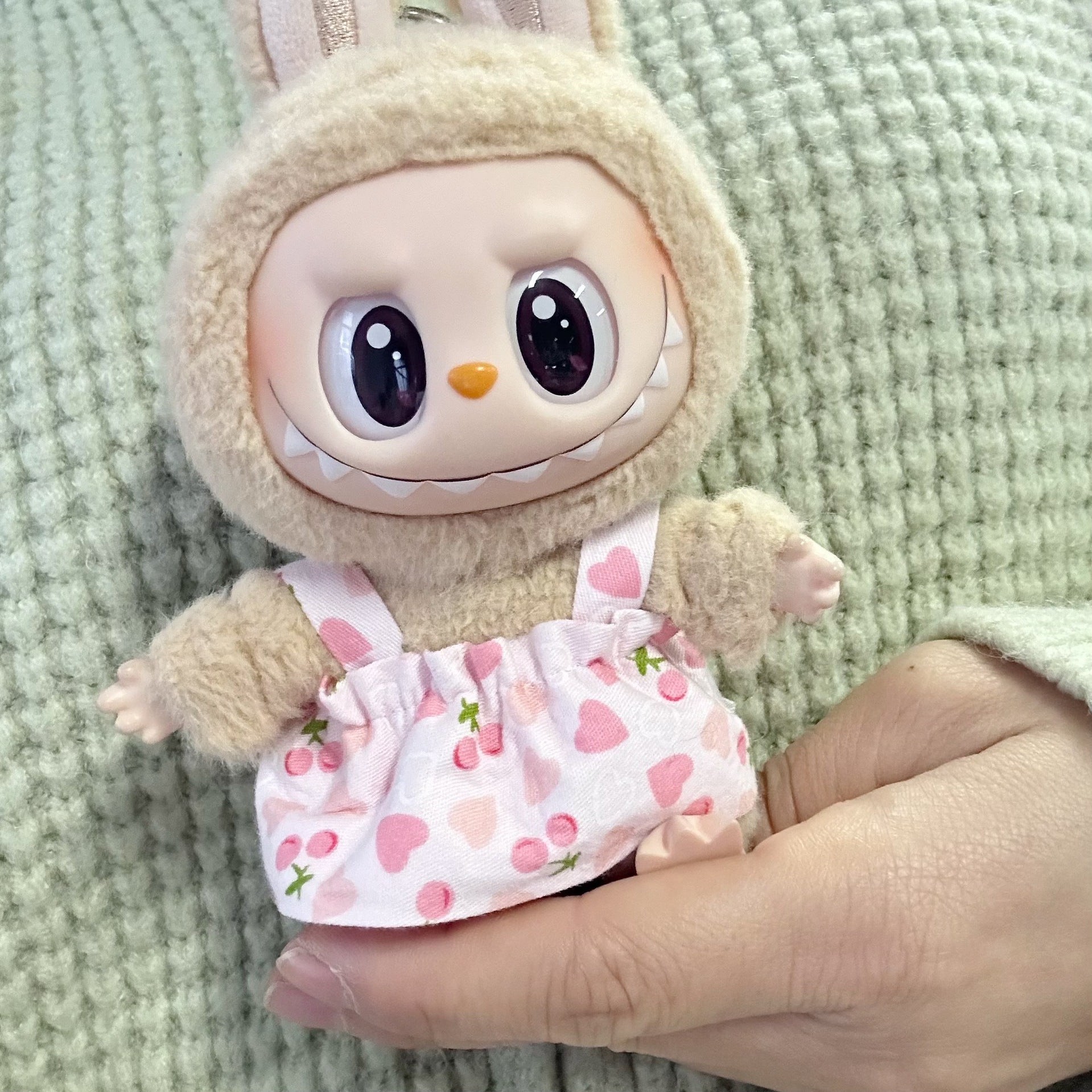 Clothes Only] LABUBU Sit Party Series Doll Doll Coat First and Second Generation Rab Cloth Houndstooth Dress