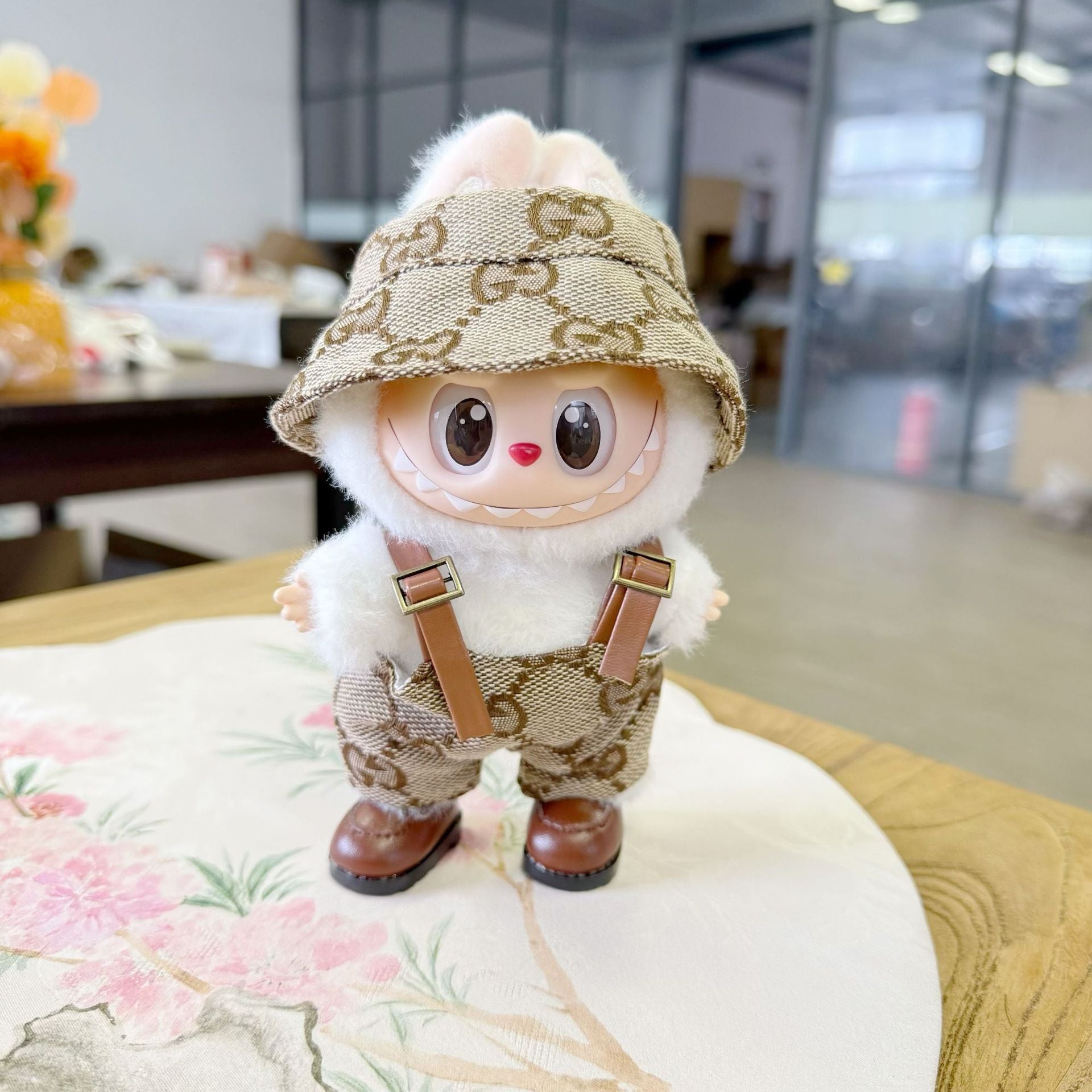 Clothes Only] Sitting Party Rab Doll with 17CM Pendant LABUBU Leather Strap Hat suit
