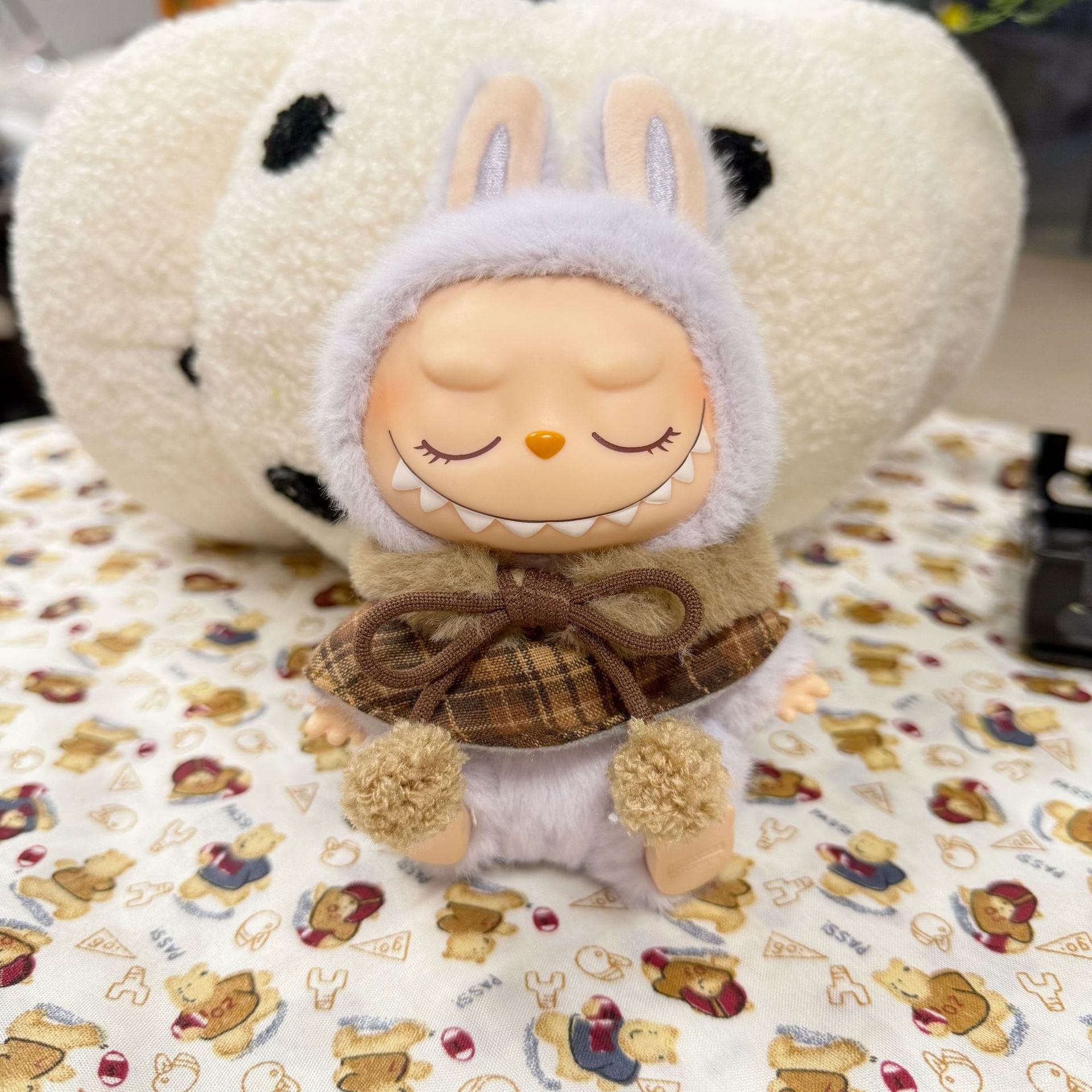 Blind Box Labubu Sit Party Doll Coat The First and Second Generation LABUBU Wear Cloak for Cloak and Cloak for Lady