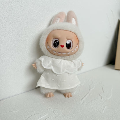 The first and second generation key chain Labubu clothes pendant cloth baby coat straw hat lapel cotton yarn small flower T suit