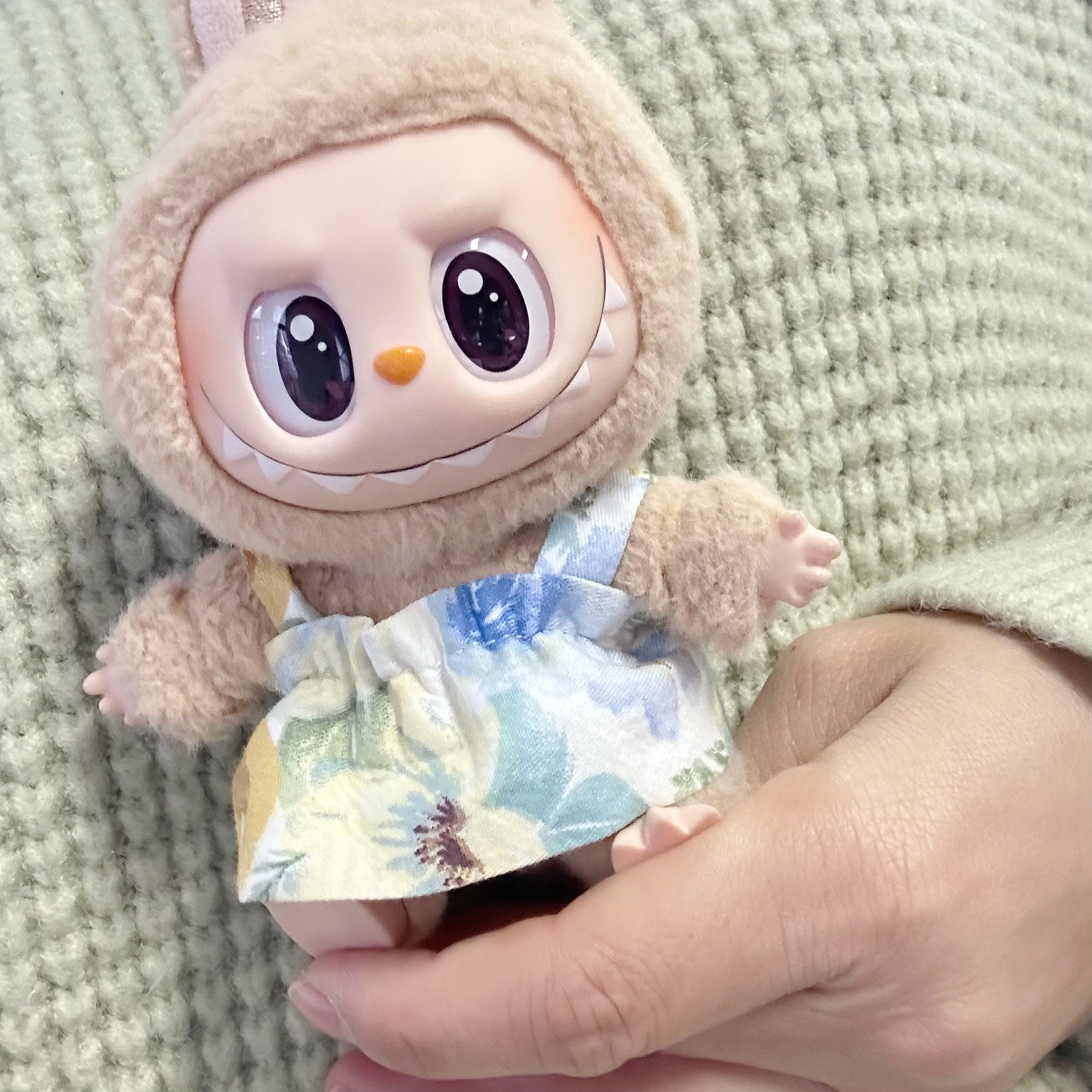 Clothes Only] LABUBU Sit Party Series Doll Doll Coat First and Second Generation Rab Cloth Houndstooth Dress