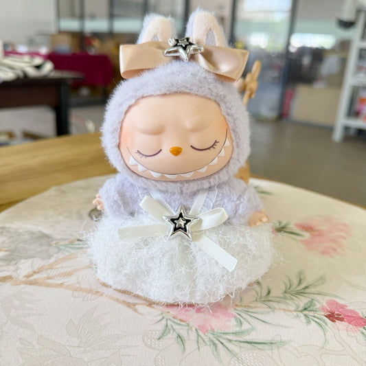 Only baby clothes] 17cm cloth clothes blind box Labubu key chain doll with long feather dress adorable