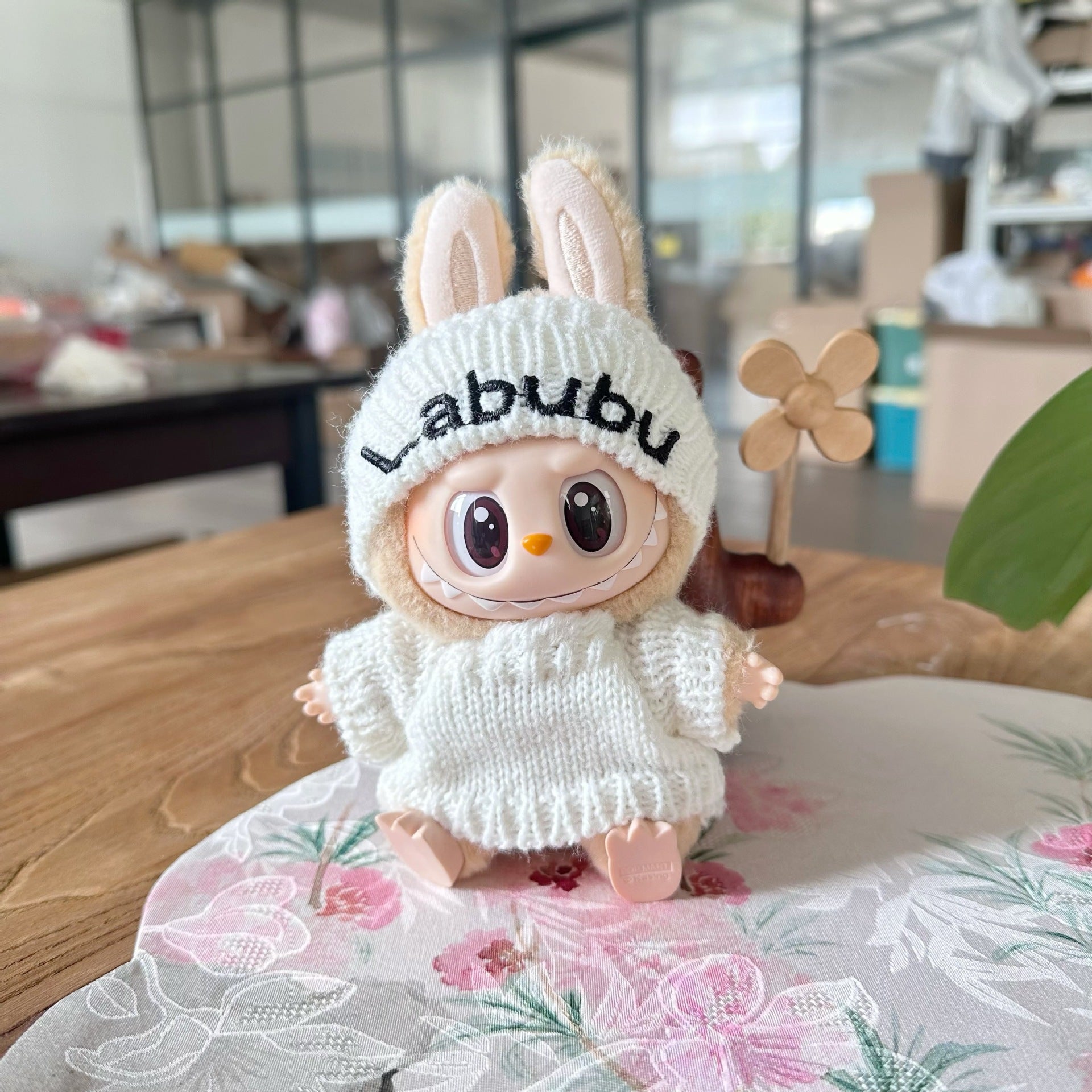 The first and second generation of blind box cloth clothes sweater hat backpack DIY with LABUBU sit party doll clothes