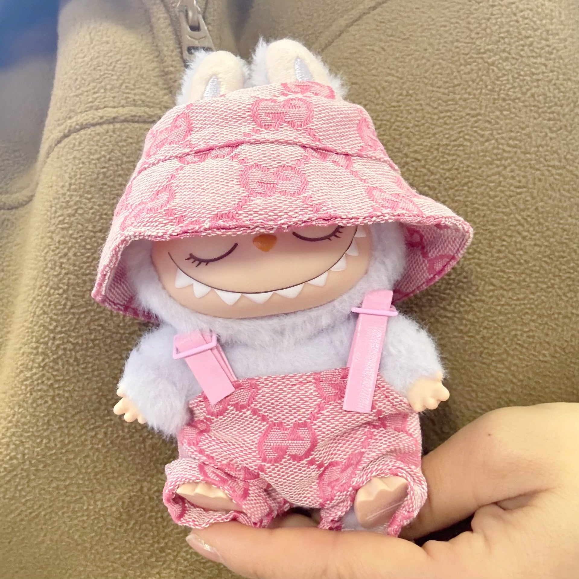 Only clothes] generation one or two blind box pull cloth doll suspenders suit LABUBU pendant pink hat pants