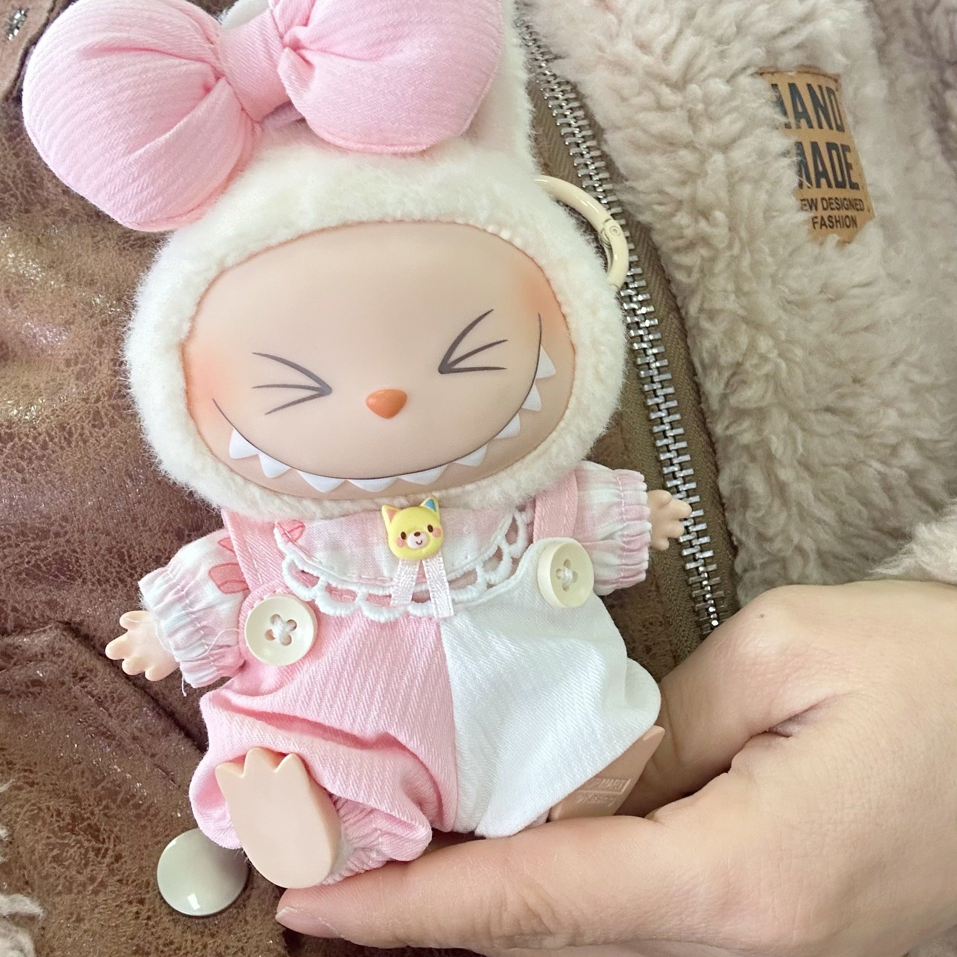 MACARO Rab Cloth Clothes Spring New Pink White Kitten Strap Suit Second Generation LABUBU Doll Cute