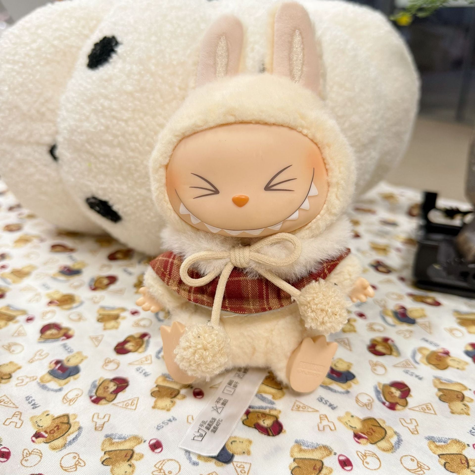 Blind Box Labubu Sit Party Doll Coat The First and Second Generation LABUBU Wear Cloak for Cloak and Cloak for Lady